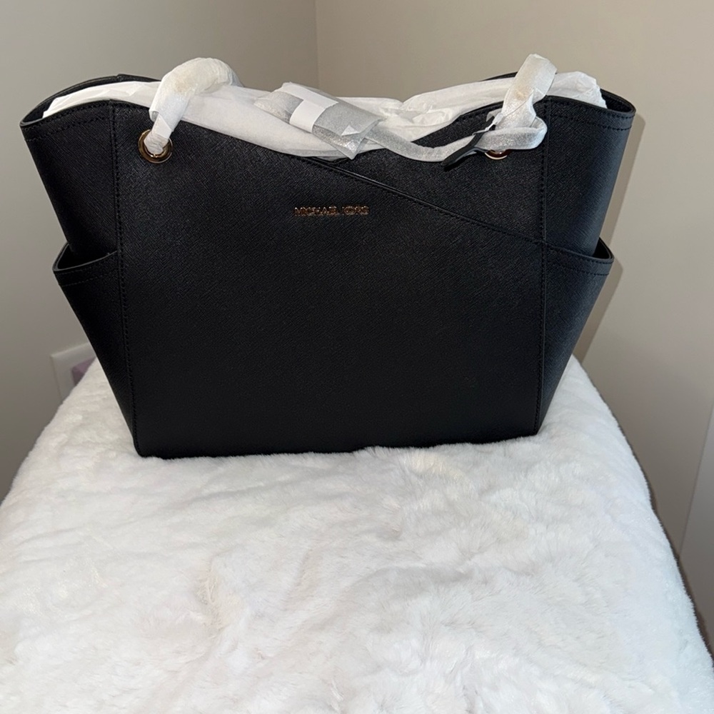 Michael Kors MICHAEL KORS 
Jet Set Large Saffiano Leather Shoulder Tote Bag
NWT